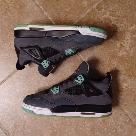 Custom Air Jordan 4 Retro Green Glow (5Y) equivalent to women's size( 7) - Picture 3 of 8